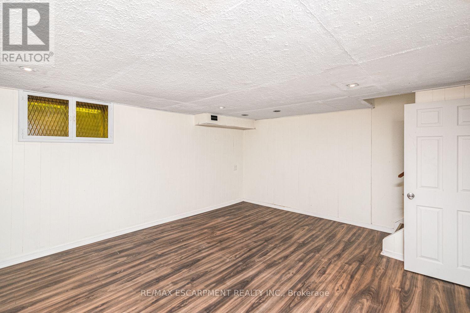 #5 2700 BARTON STREET E - 28