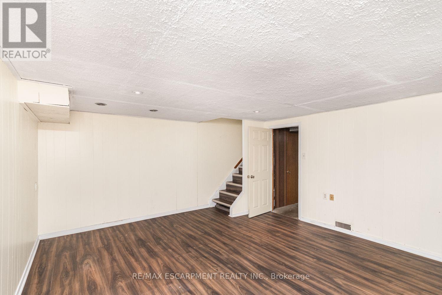 #5 2700 BARTON STREET E - 29