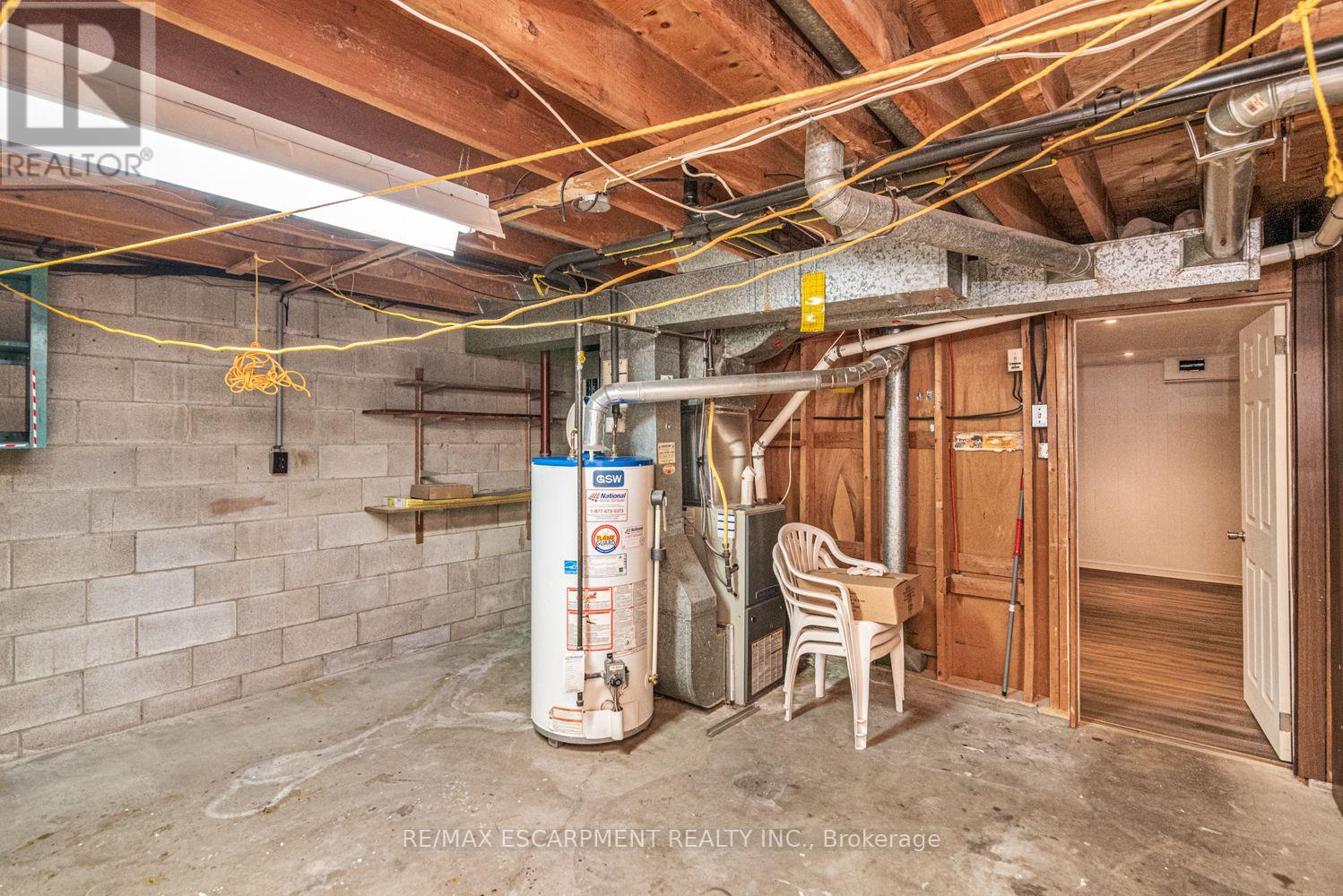 #5 2700 BARTON STREET E - 34