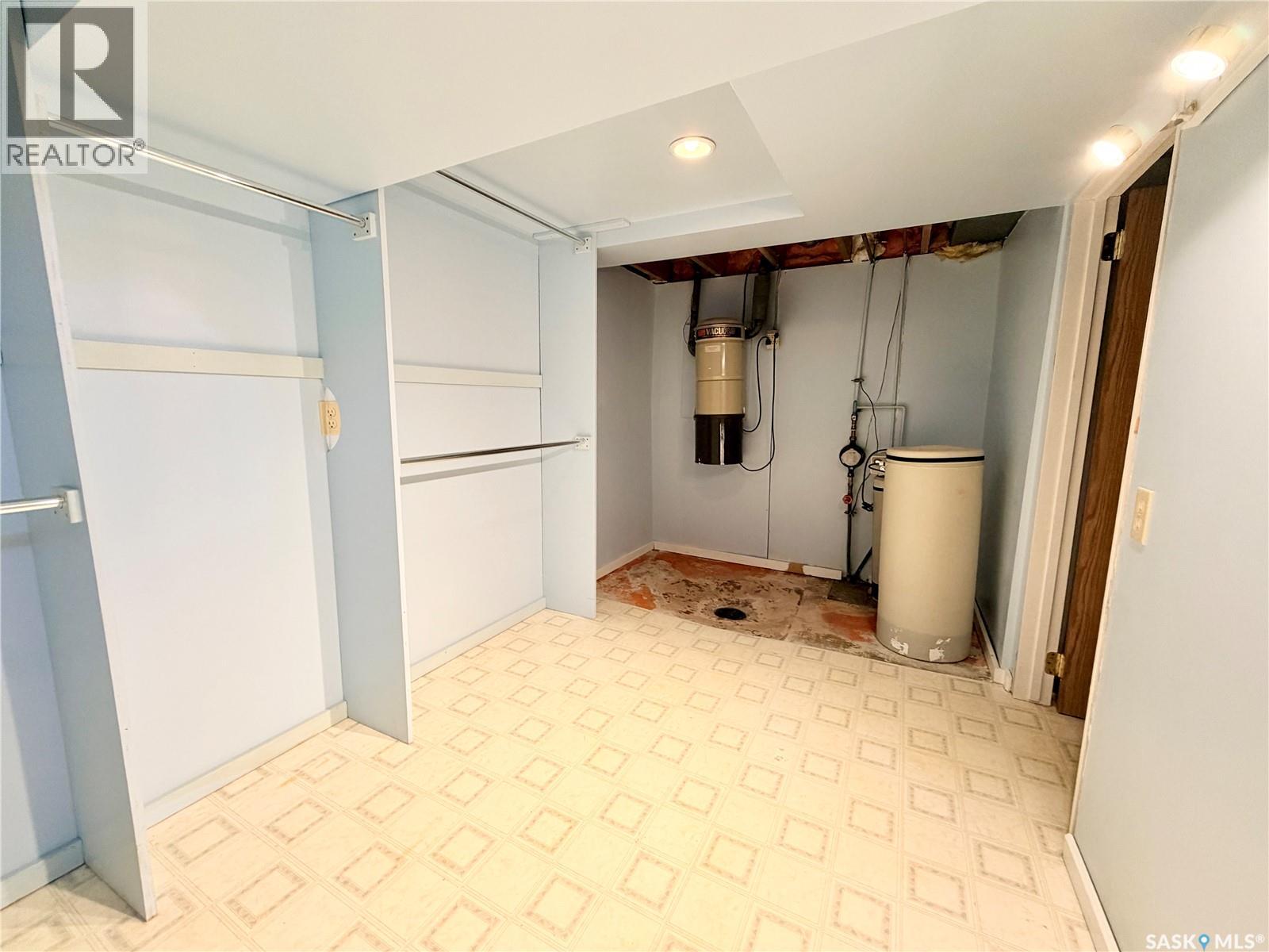2173 Douglas AVENUE - 28
