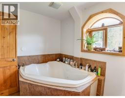 6238 Youngs Road, Winlaw, BC V0G2J0 Photo 38
