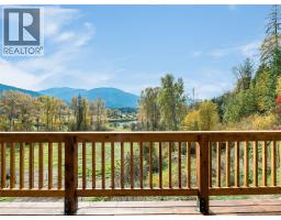 Primary Bedroom - 6238 Youngs Road, Winlaw, BC V0G2J0 Photo 15