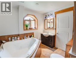 6238 Youngs Road, Winlaw, BC V0G2J0 Photo 39