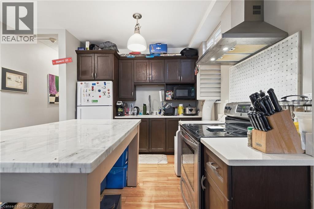 #2 802 KING Street W - 16