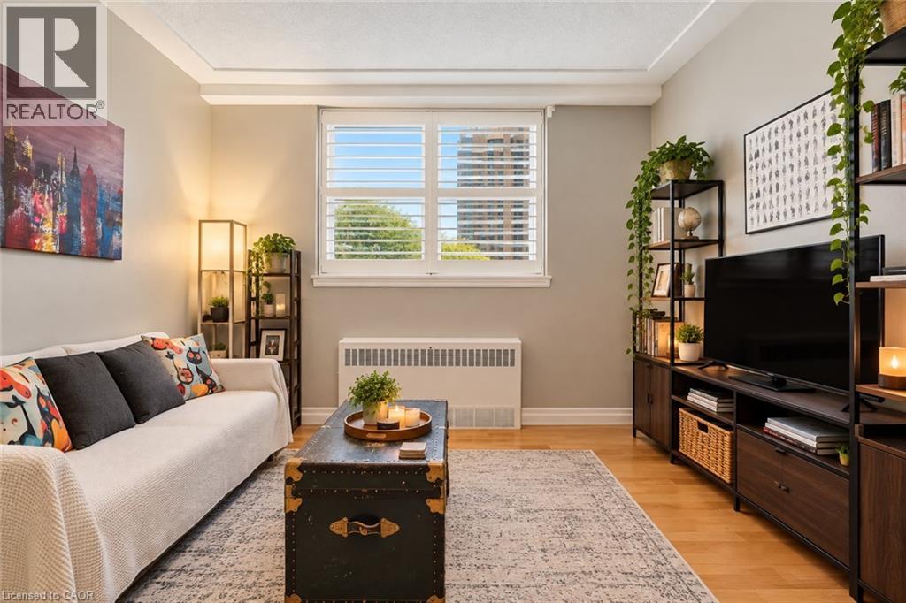 802 King Street West — photo 10