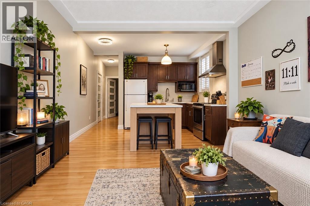 802 King Street West — photo 13