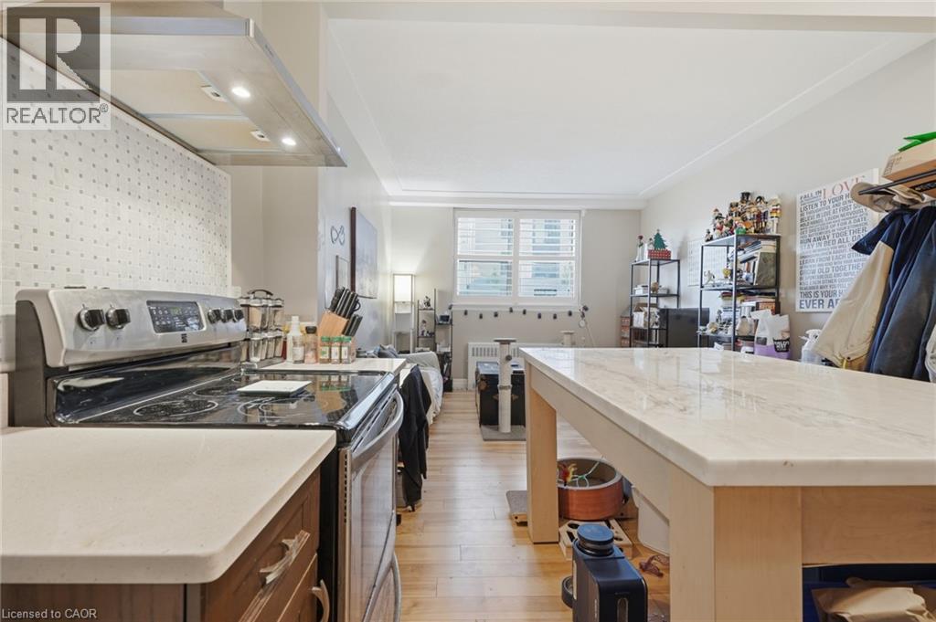 802 King Street West — photo 17