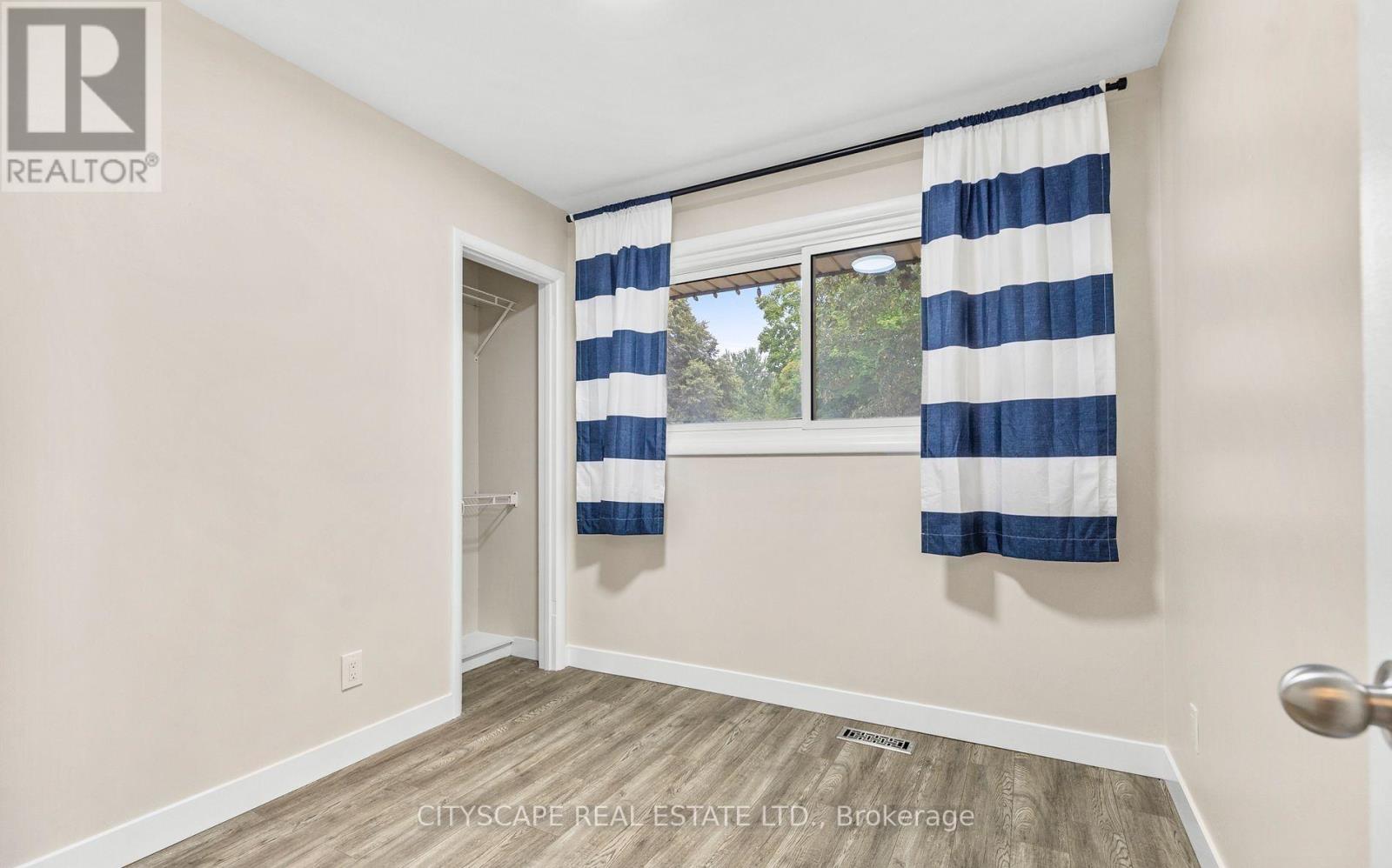 MAIN FLOOR - 30 TILIPE ROAD, London East (East D) — photo 11