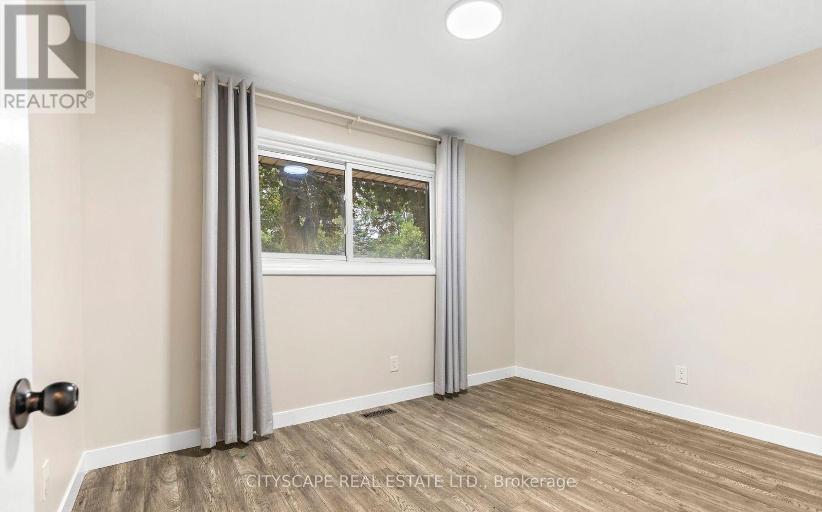 MAIN FLOOR - 30 TILIPE ROAD, London East (East D) — photo 12