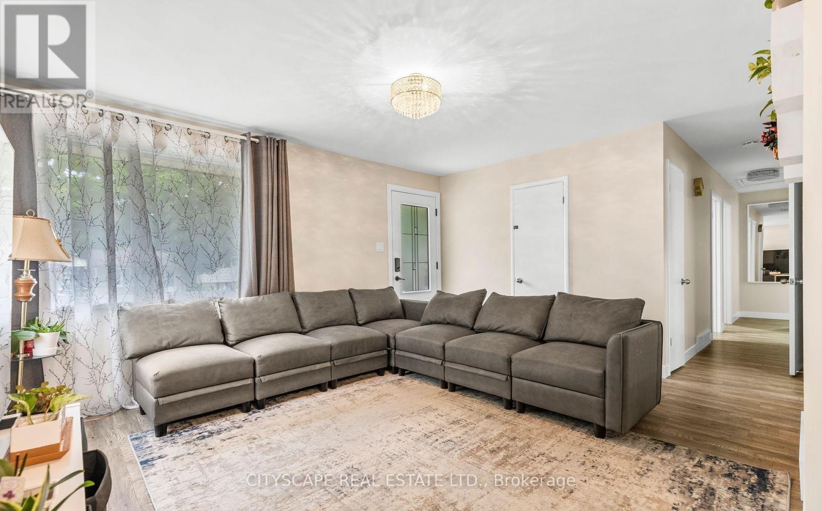 MAIN FLOOR - 30 TILIPE ROAD, London East (East D) — photo 4