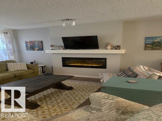 8323 Ellis Crescent NW, Edgemont (Edmonton) — photo 9 of 30: Property photo