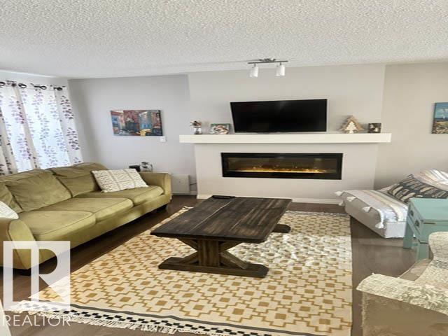 8323 Ellis Crescent NW, Edmonton 4