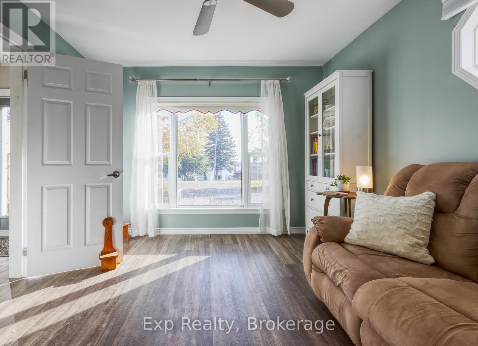 247 LAKESHORE DRIVE - 16