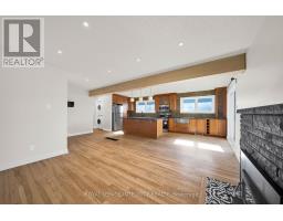 Living room - 2408 Drury Lane, Ottawa, ON K2C1G5 Photo 6