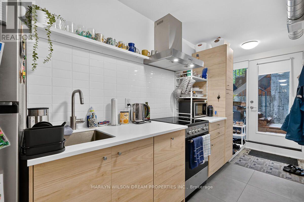 43 STIRLING AVENUE - 37