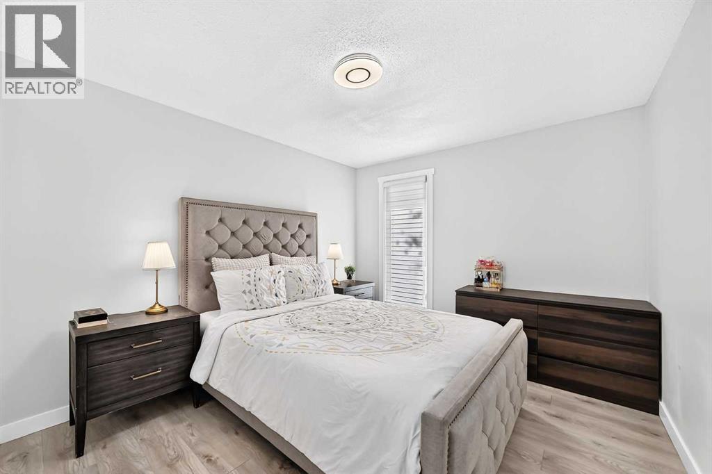 6020 18 Avenue NE photo 14