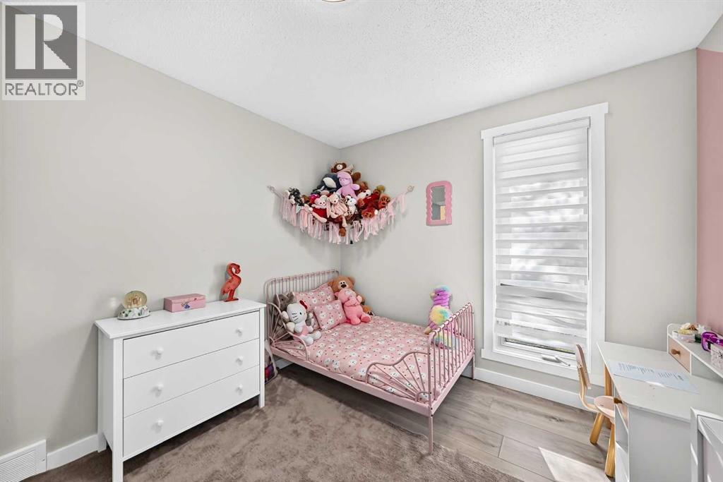 6020 18 Avenue NE photo 18
