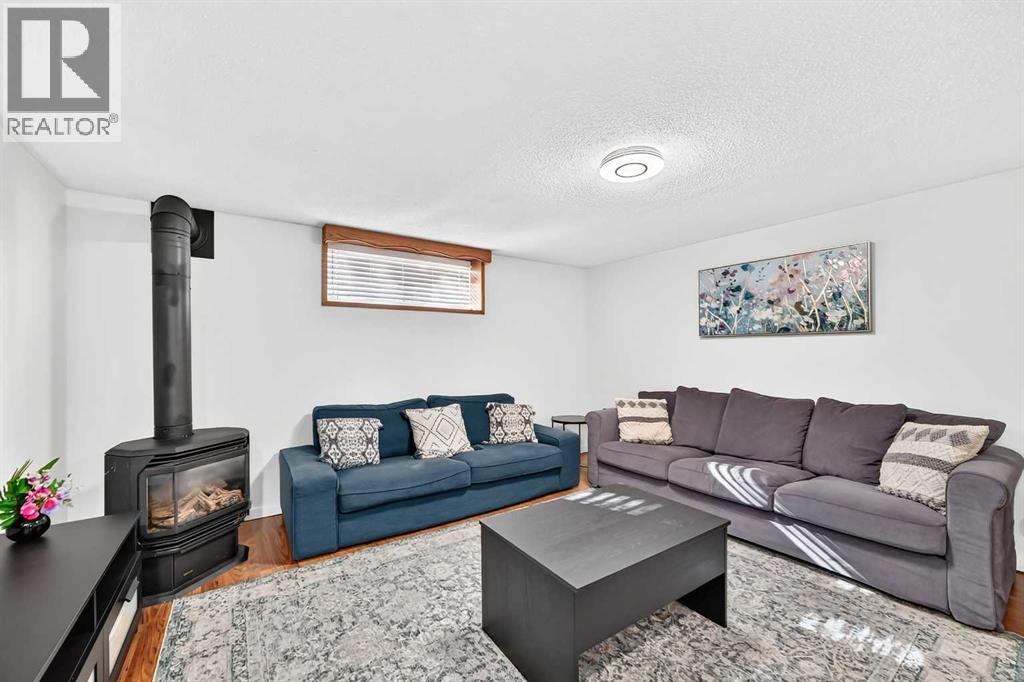 6020 18 Avenue NE photo 24