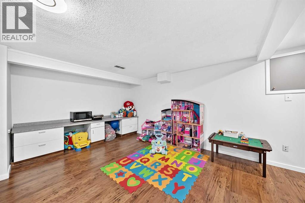 6020 18 Avenue NE photo 26
