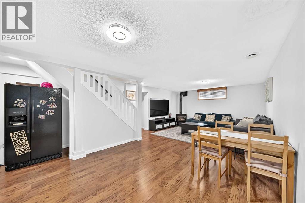 6020 18 Avenue NE photo 28