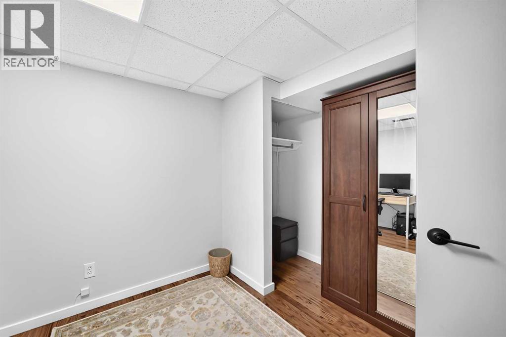 6020 18 Avenue NE photo 30