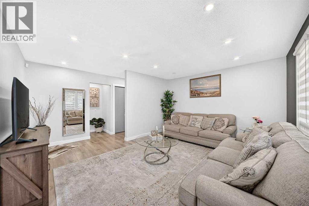 6020 18 Avenue NE photo 4