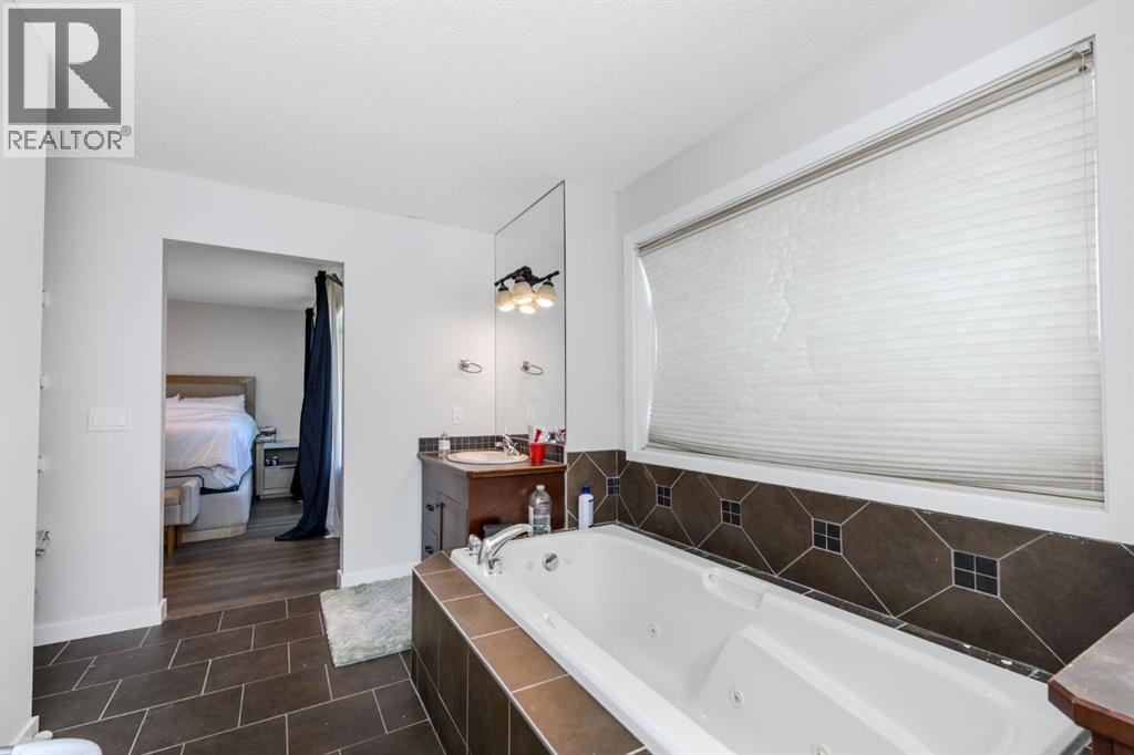 1536 93 Street SW photo 22