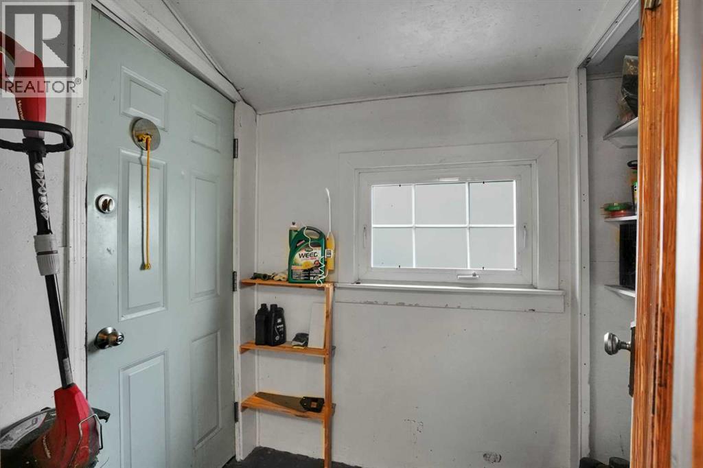 1611 2A Street NW photo 22