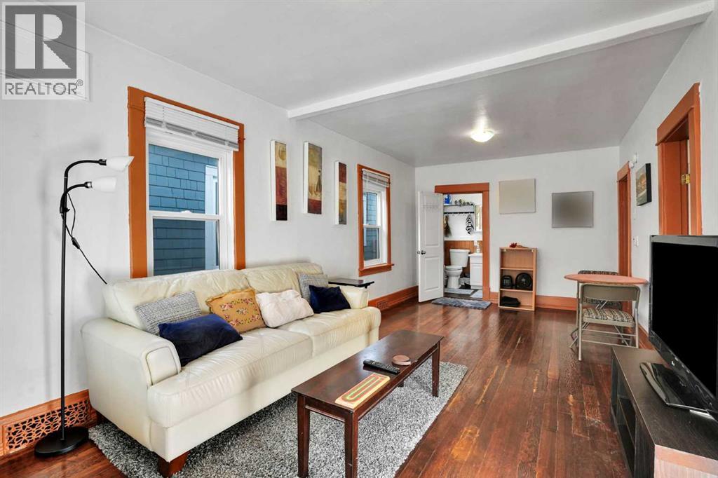 1611 2A Street NW photo 4