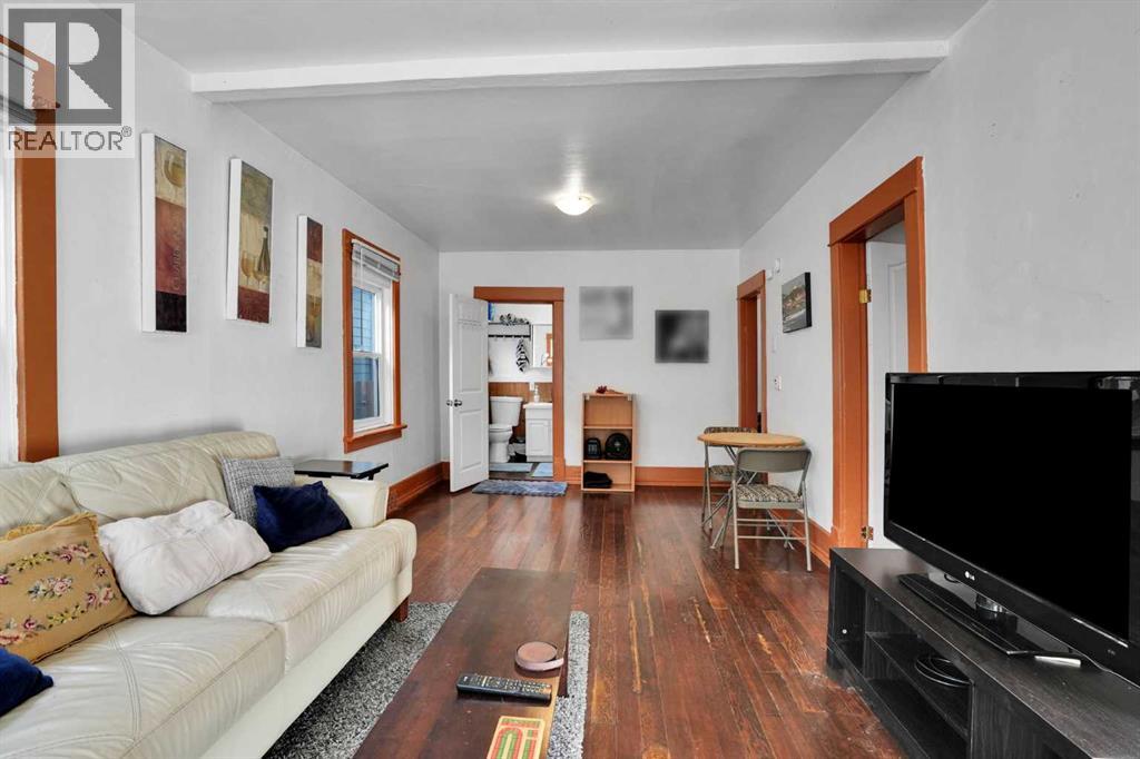 1611 2A Street NW photo 6
