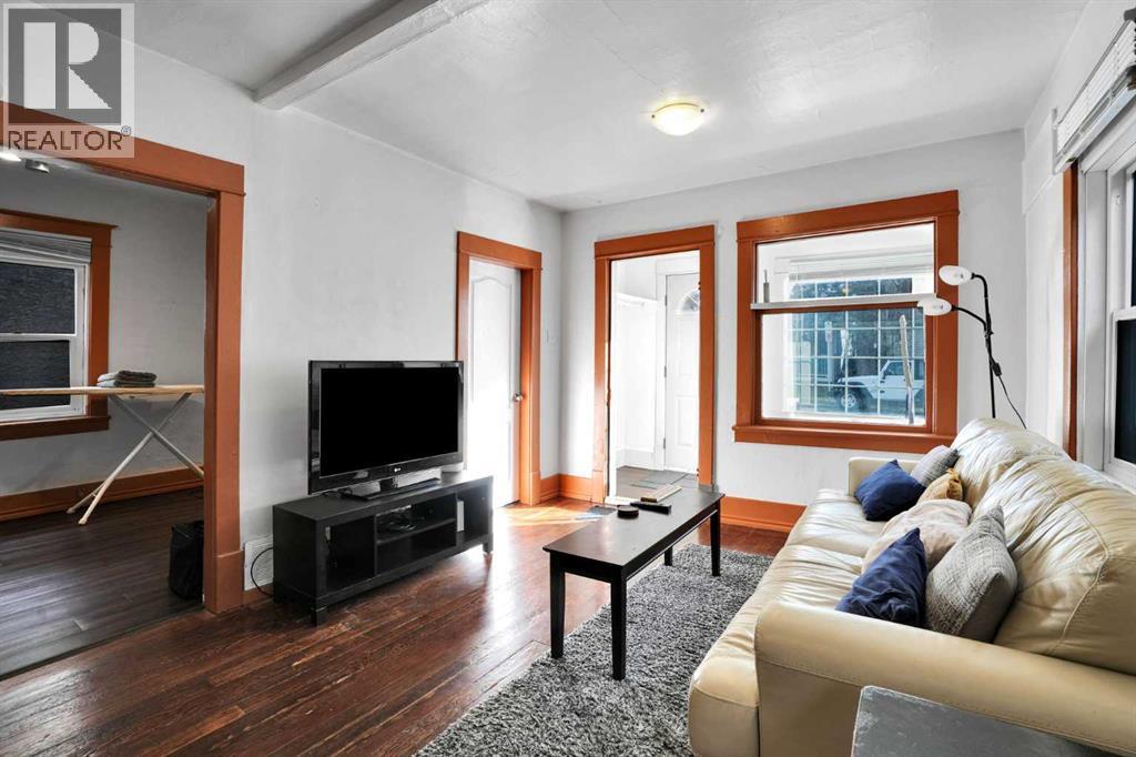 1611 2A Street NW photo 8