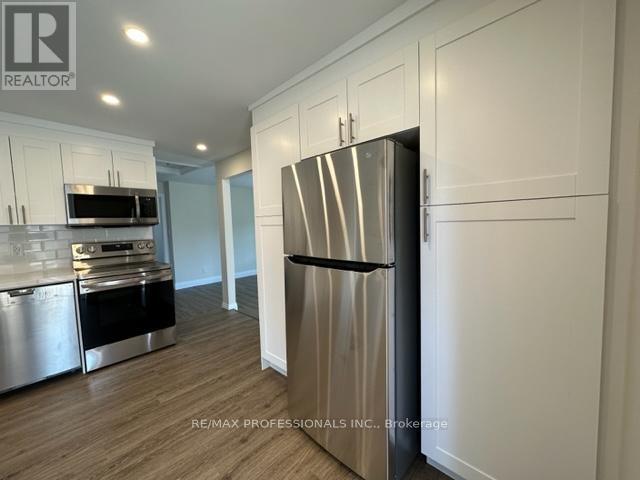 1- 213 Pine Street, Whitby, ON photo 16