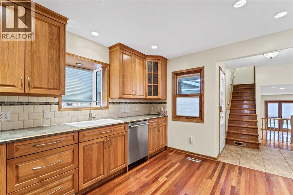 126 8 Avenue E - 5