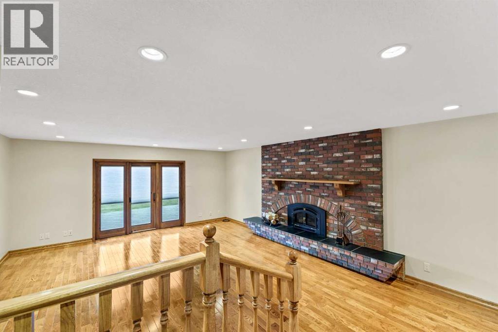 126 8 Avenue E - 11