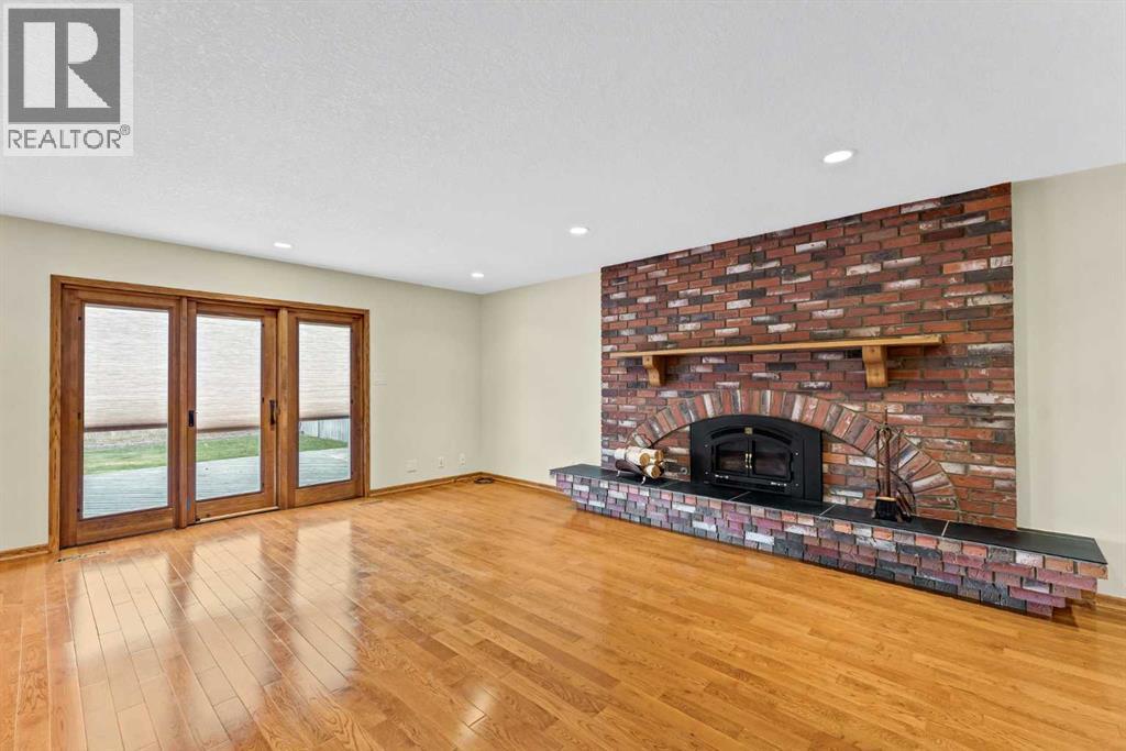 126 8 Avenue E - 12