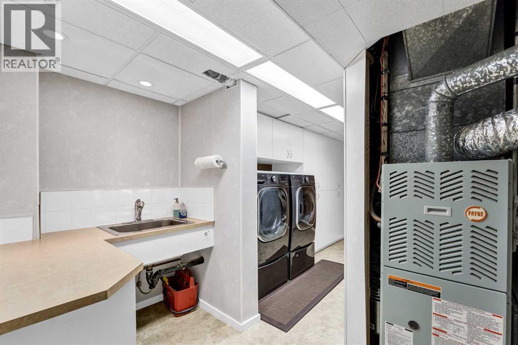 126 8 Avenue E - 25