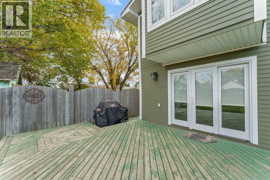 126 8 Avenue E - 31