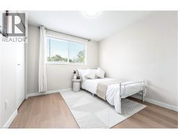 506 Lonelm Court Unit# A, Waterloo, ON N2L5E1 Photo 18