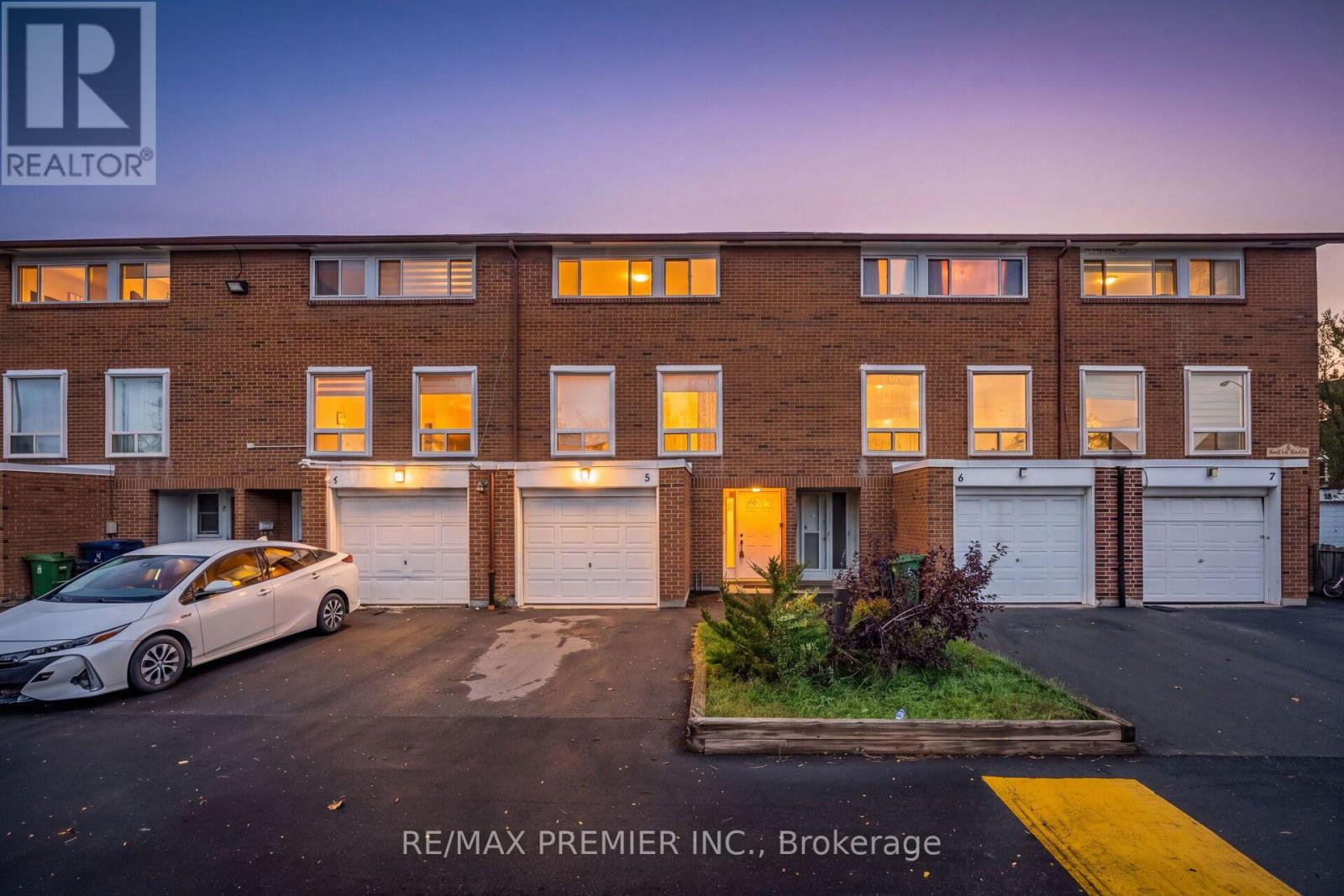 #UNIT 5 3 KENDLETON DRIVE - 1