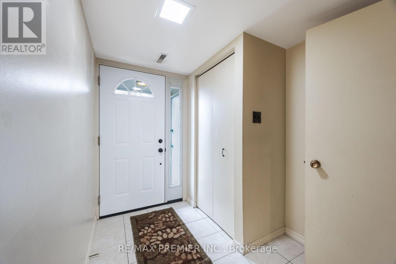 #UNIT 5 3 KENDLETON DRIVE - 11