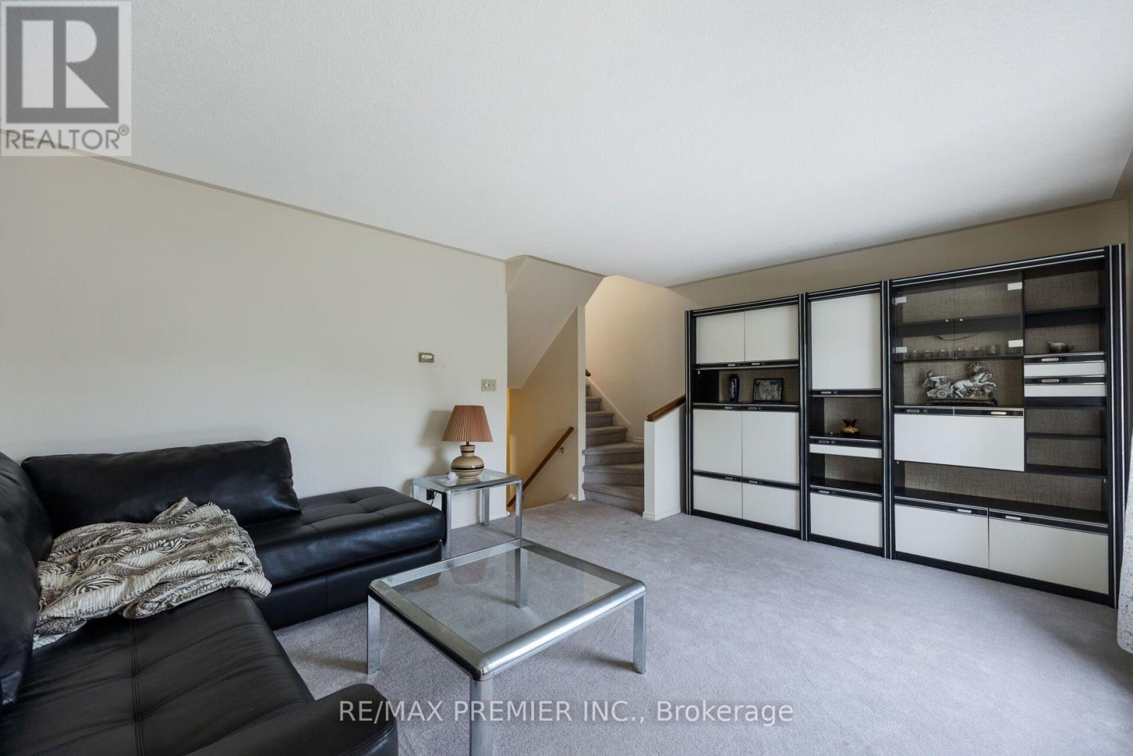 #UNIT 5 3 KENDLETON DRIVE - 16