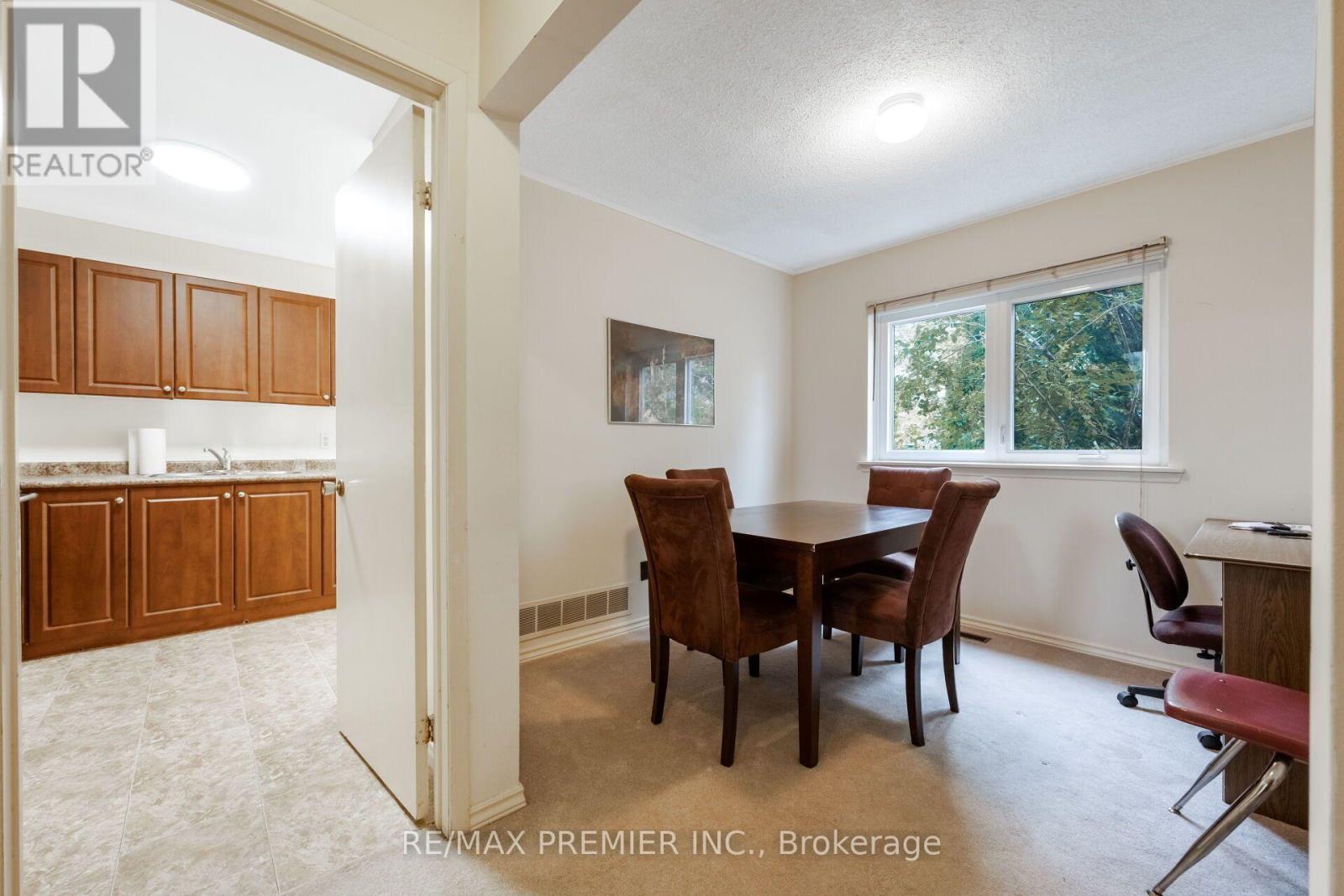 #UNIT 5 3 KENDLETON DRIVE - 18