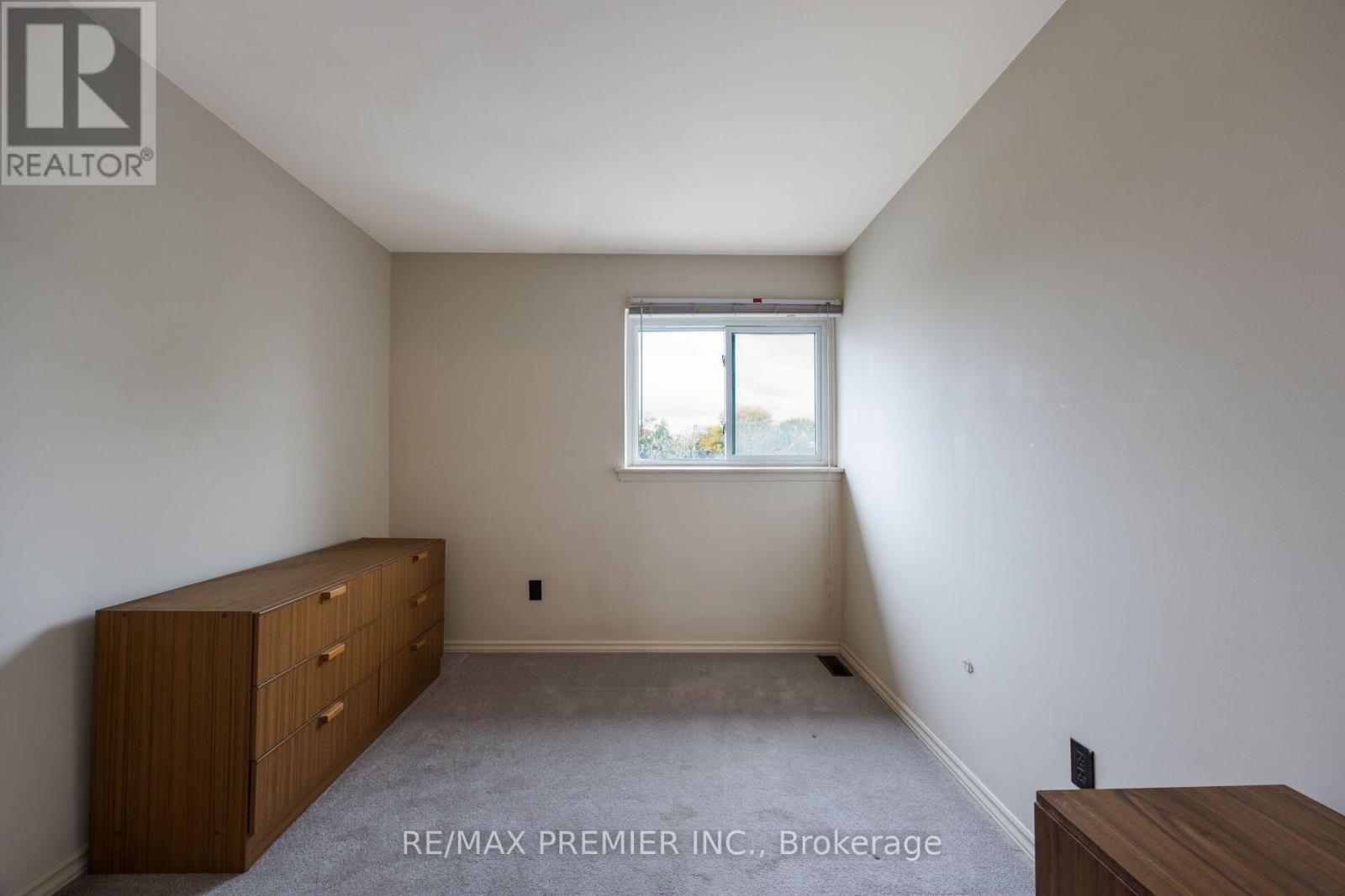#UNIT 5 3 KENDLETON DRIVE - 36