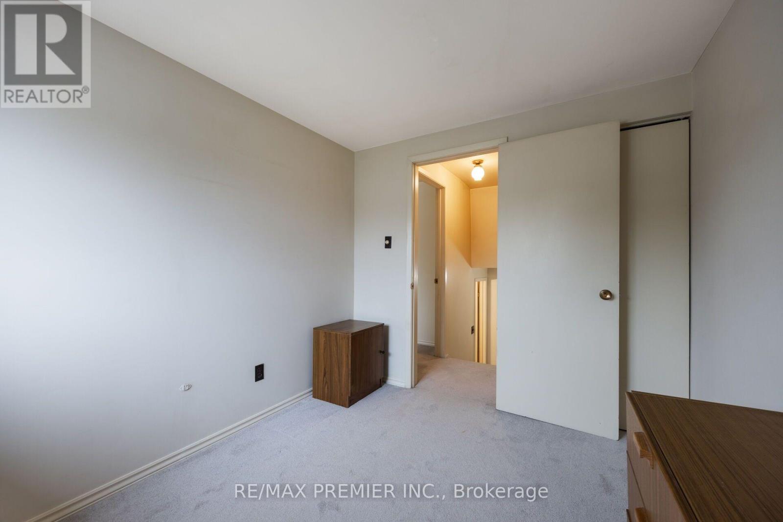 #UNIT 5 3 KENDLETON DRIVE - 38