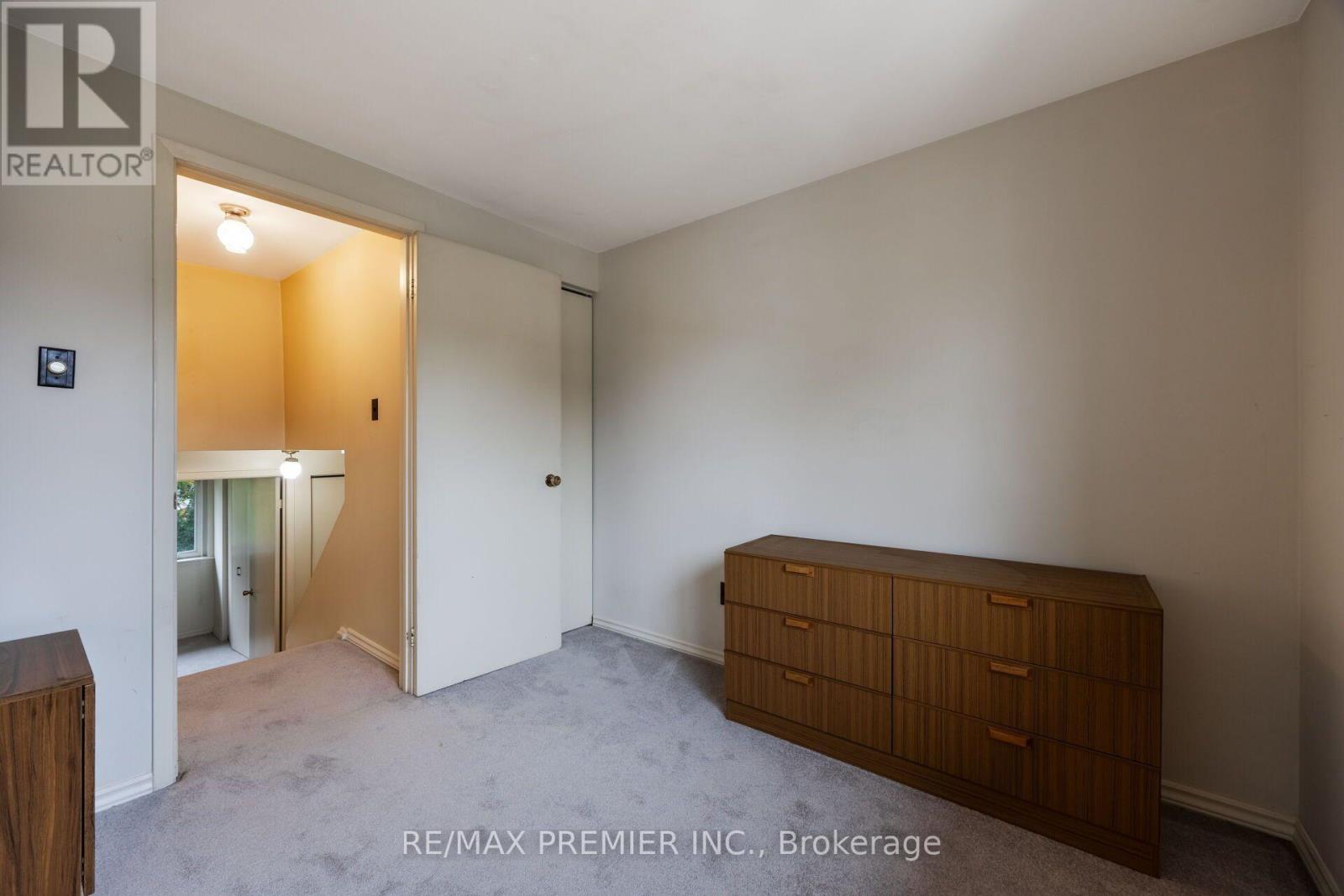 #UNIT 5 3 KENDLETON DRIVE - 39