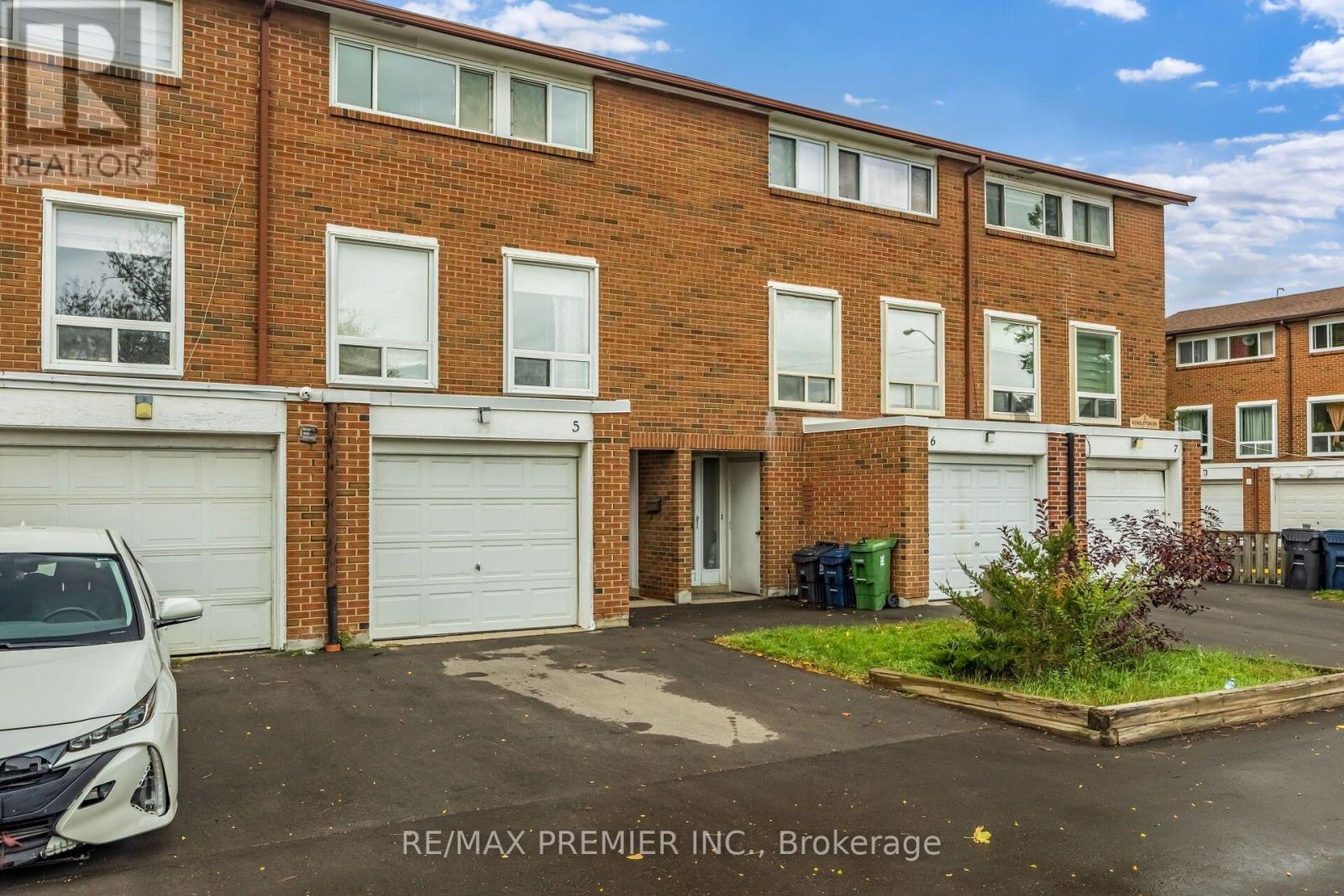 Unit 5- 3 Kendleton Drive, Toronto, ON photo 5