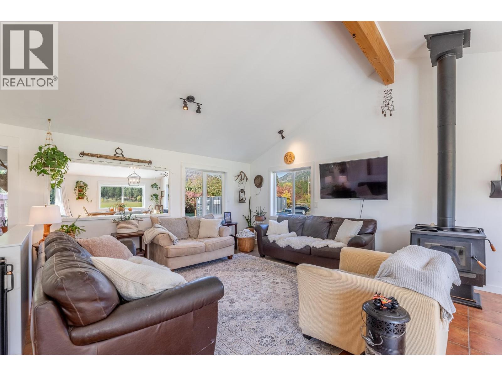 855 Fish Lake Road, Summerland