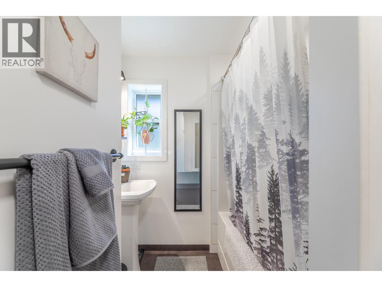 855 Fish Lake Road, Summerland