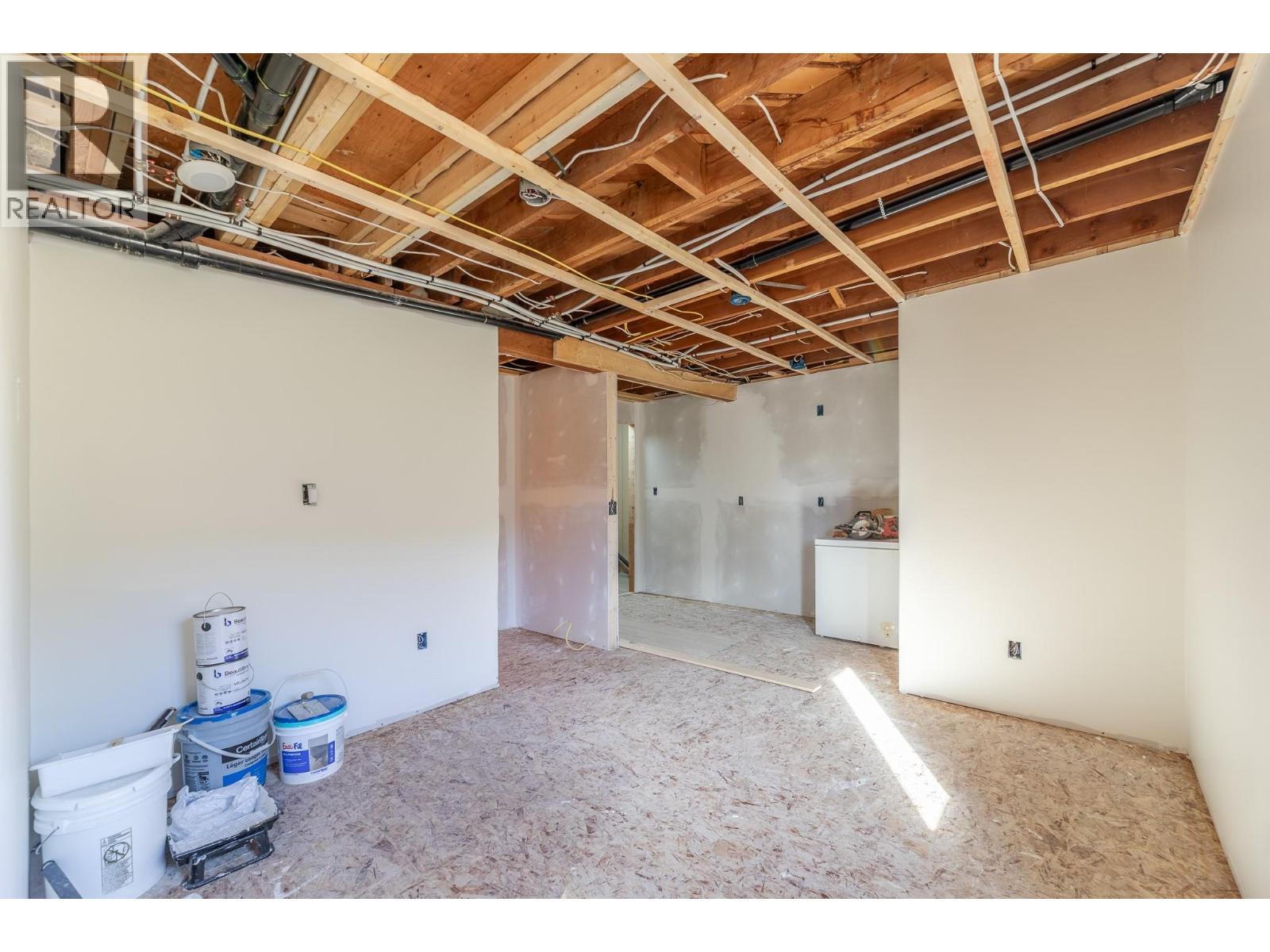 855 Fish Lake Road, Summerland