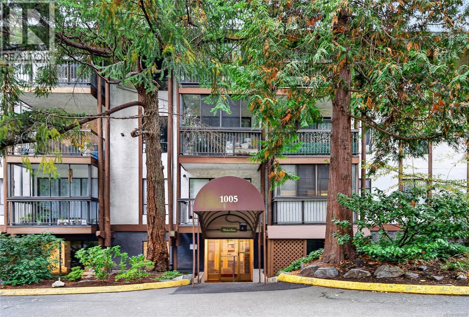 412 1005 McKenzie Avenue, Saanich